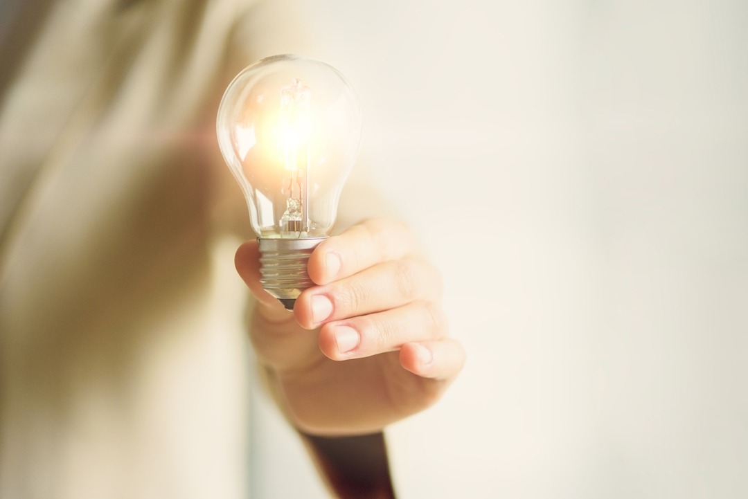 Person holding lightbulb | Featured image for HR Challenges in startups
